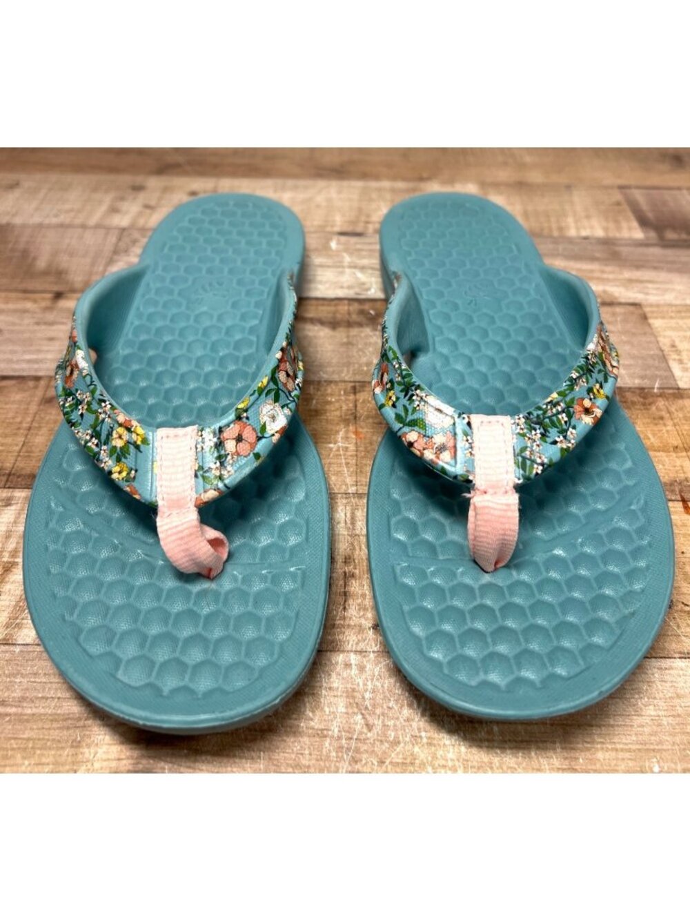 Joybees Womens Size 7 Aqua Blue Floral Print Flip Flops Honeycomb Sole